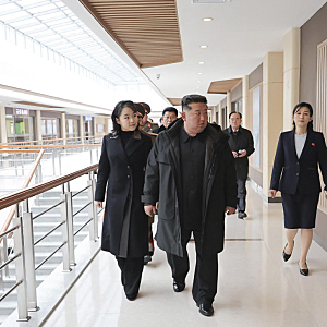 김정은 사망설 확산, 북한은 딸 주애와 함께한 사진 공개… 진실은?