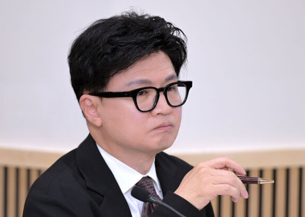 [속보] <b>한동훈</b> 18.7% 차기 <b>대선 적합도</b> 1위 '깜짝 결과'…김민석·장동....