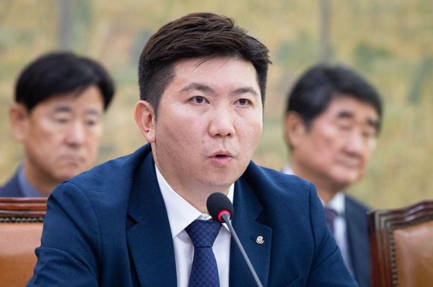 [속보] "아시안게임 <b>군 면제</b> 싹 다 없애라" 국감장 발칵…<b>유승민</b> 회....
