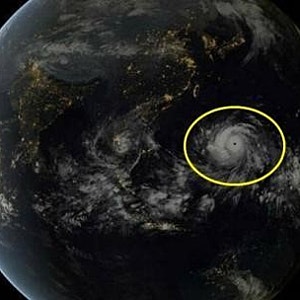 최대풍속 200km 넘던 괴물급 태풍 '참피', 일본으로 꺾었다는데… 제주 상황 봤더니