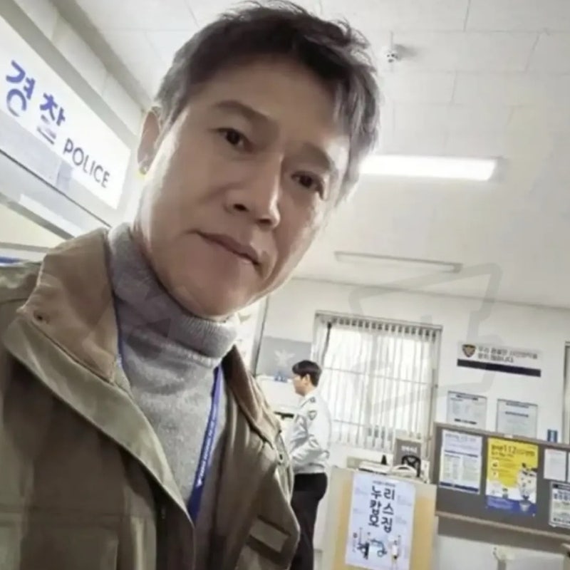“아니, 얼굴이 몇 개야?” 유명 배우 집안의 소름 돋는 가족사진