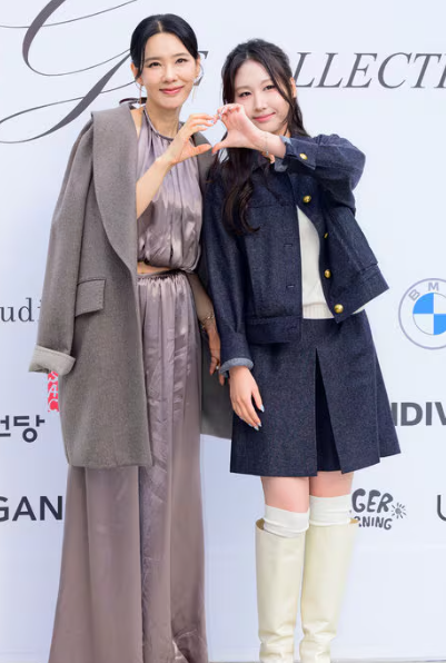 오현경 옆에 선 23세 여성, 알고 보니 미국 명문대 졸업한 딸