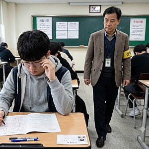 [긴급] "정답 3번" AI 안경 커닝 적발… 수능·대입 논술까지 비상 걸린 이유
