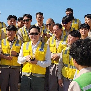 이재용 중동 깜짝 방문 이유는? 구내식당 식사부터 임직원 최대 500만 원 격려 선물까지