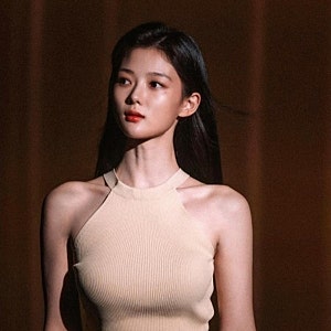"이게 B컷이라고?" 김유정 화보 공개되자 반응 터진 이유