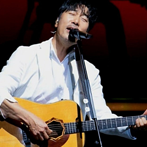 "67세 이문세가 백내장 수술하면서 '노안 수술'까지 같이 받아버린 뜻밖의 이유"