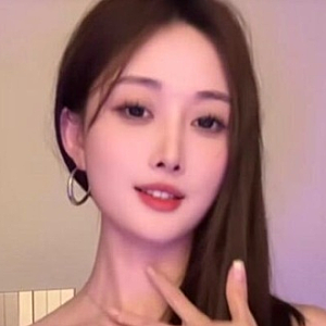 [기적의 실화] 35층 높이 추락 후 생존한 중국 인플루언서 완안안, 17개월 만의 감동적 복귀
