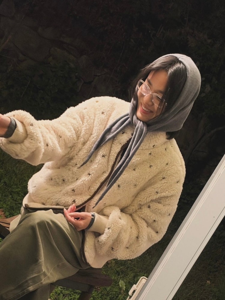 패딩은 아직 부담스럽다면?.. 송혜교·차정원이 고른 포근한 아우터