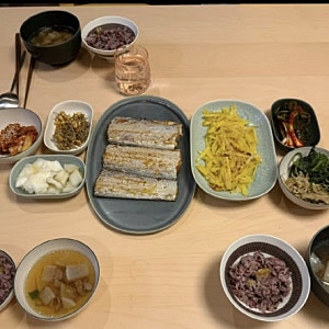 “한식구 밥상에 애기밥 세그릇??” 손예진 집밥 공개했는데…현빈과 식사량이 더 놀랍다