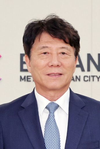 <b>부산지하철 파업</b> D-1, 취임 첫날 협상장 들어간 김태호 사장…"700명 v....