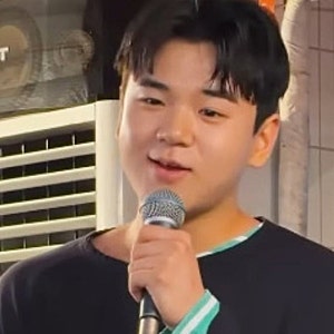 "아빠 못 넘으면 평생 아들"…윤후, 母 반대에도 휴학하고 가수로