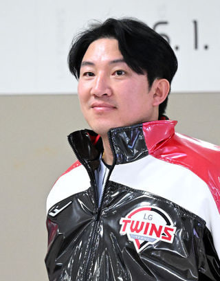 “<b>LG</b>에서 0경기로 <b>은퇴</b>?” 9억3000만원 FA <b>장시환</b>, 20년 만에 현대 유니....