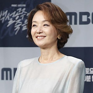 "이혼 후 홀로 키운 딸"…배종옥, 지난해 조용히 장모가 됐다