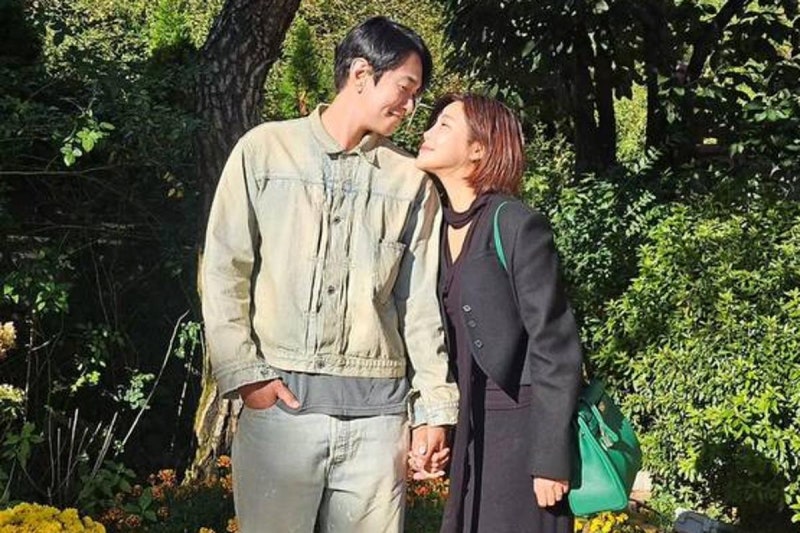 솔비와 결혼 발표한 이규한, "20년 타령"에 전 연인 유정 팬들이 분노한 전말