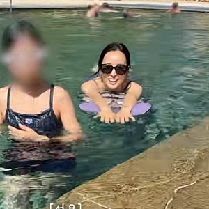 기성용 아파 누운 사이 일냈다... 한혜진 딸이 수영장서 아기 구하고 요구한 충격 보상