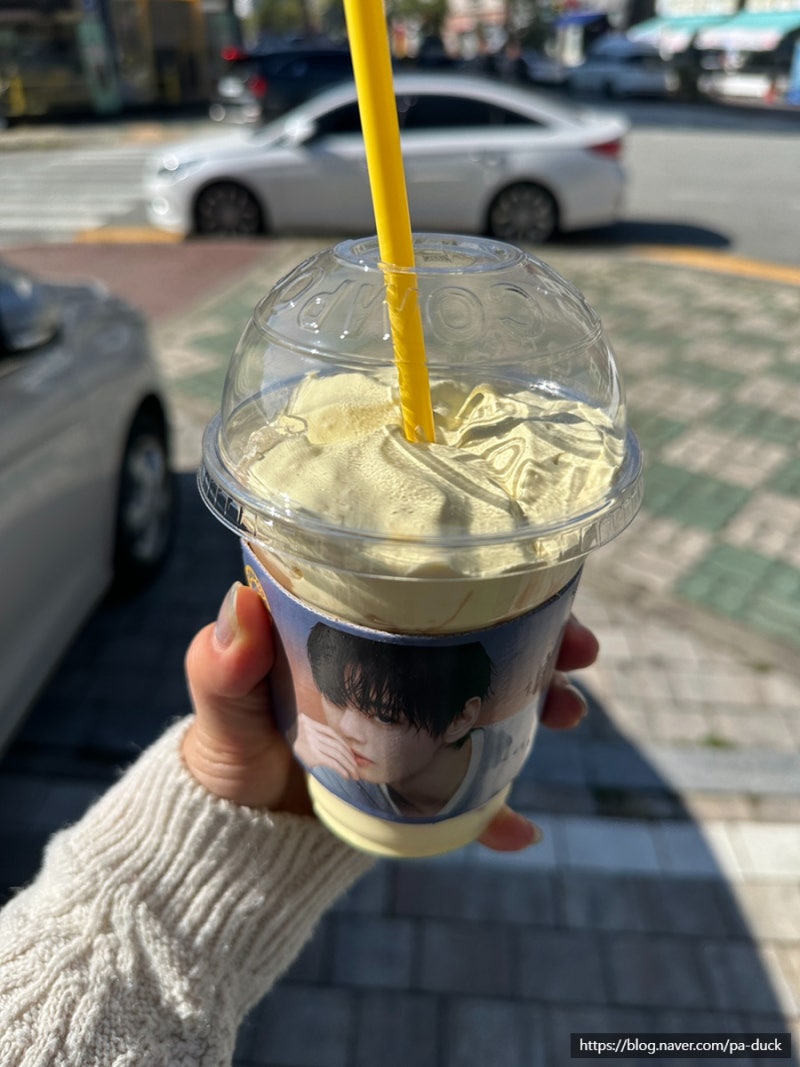 카페 신메뉴 먹어본 후 우지커피 메가 컴포즈 맘모스 추천 메뉴 슈클라우드라떼 존맛탱