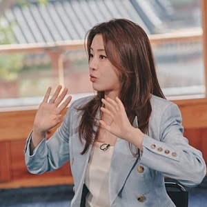 김우빈과 결혼 10개월 신민아, 유퀴즈에서 꺼낼 이야기는?