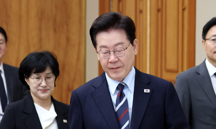 <b>이재명</b> 대통령 <b>지지율</b> 40% <b>회복</b>, 7주 만에 다시 40%대로 (한국갤럽 10월....