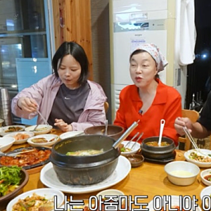 "벌써 할머니라고?"...나이 잊은 동안 미모의 최화정, 알고 보니 무료 접종 대상자 된 사연