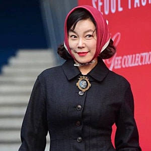 “독감 주사도 공짜로 맞는 할머니라더니” 66세 최화정, 패션만큼은 나이를 잊었다