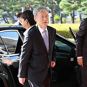 이재명 대통령 지지율 5주 만에 40%대 회복? 조희대 탄핵 찬성 34%·반대 39%, 엇갈린 민심의 의....