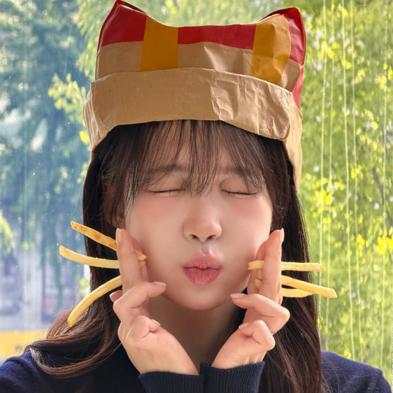 “종이봉투 썼을 뿐인데 이렇게 예뻐?”고양이 같은 걸그룹 출신 배....