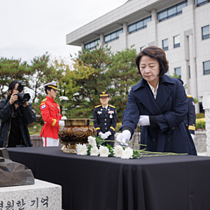 [속보] 추미애 '소방 재정 빨대' 논란에 또 시선 집중…1억 예산 사라진 순직 소방관 추모식서....