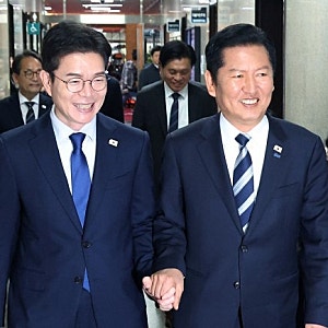 이재명 대통령 지지율 7주 만에 40%대 회복, 역대 대통령과 비교해보니