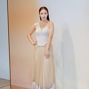 김태희, 얼굴은 여전히 레전드인데…공식석상 드레스에 반응 엇갈린 이유