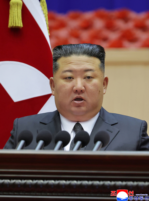 <b>김정은</b> 사망설 결국 '가짜뉴스'…군 행사 등장에 국정원도 “허위”....