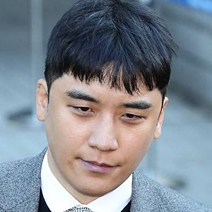 “소주병 휘두른 적 없다” 승리, 특수폭행 혐의 부인… 대체 무슨 일이?