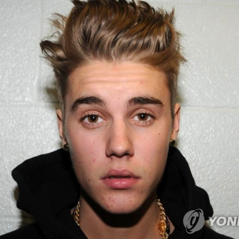 "공연도 없는데 왜?" 저스틴 비버, 13년 만에 아내 손잡고 새벽 성수동 직행