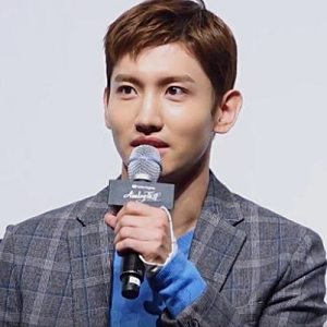 최강창민 원빈 앞에서 좌회전하며 백미러를 본 순간, 얼굴이 점선 같았다고요