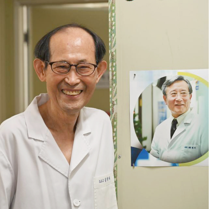 아들에게 공부보다 먼저 물려준 것... 편도암 투병 중에도 무료 진료를 멈추지 않은 이 '천재 ....
