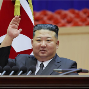 김정은 군 행사 등장 사망설 하루 만에 대규모 중대장대회 주재