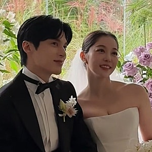 김가은 윤선우 결혼 1년 만에 깜짝 임신 발표 10년 열애 끝 부모 된다