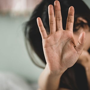 [충주] "헤어질까 봐"… 결혼 약속한 여친 성폭행하고 강도짓 벌인 30대, 집행유예