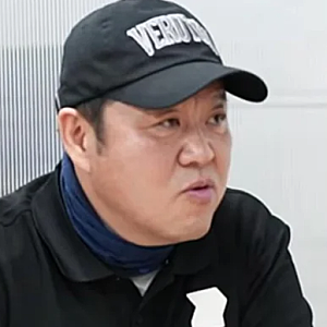 "배 툭 치며 '어이' 반말까지"… 김구라, 귀국 비행기서 겪은 비매너 승객에 분통 터진 사연