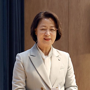 '재정 빨대'라더니... 추미애, 논란 열흘 만에 소방관 추모식서 결국 이 말 꺼냈다