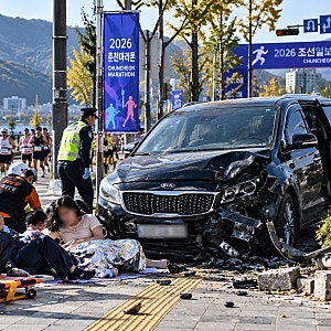 [속보] 춘천 마라톤 완주 후 인도 돌진…보행자 2명 중상, 운전자 “기억 안 나”