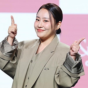 '축의금 기본 100만원' 낸다는 조현아... 모바일 청첩장은 안 가는 이유