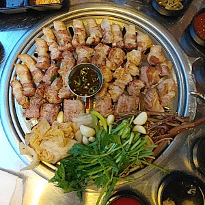 [서산 맛집] '돈필살' 재방문 후기｜미나리와 팔도비빔면까지 맛있는 호수공원 고기집