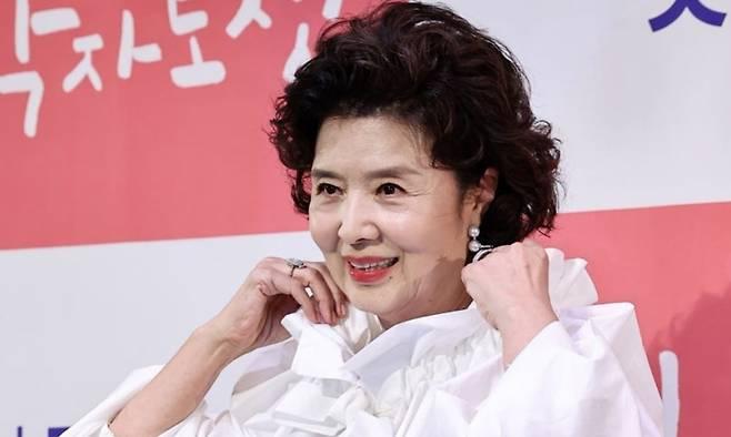 미우새 <b>윤미라</b> 75세 싱글 라이프! 호텔 조식 회원권 200만원 결혼 안 ....