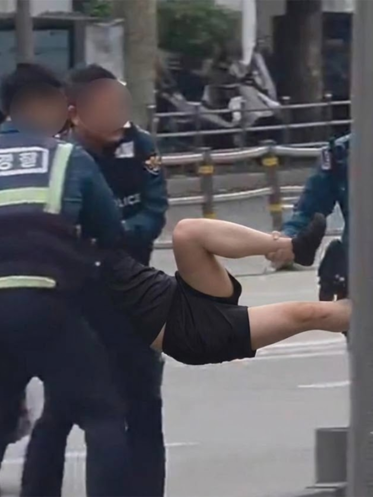 <b>강남대로</b> 만취 여성 사건, <b>강남대로</b> 민폐녀 출근길 도로에서 왜 홀....