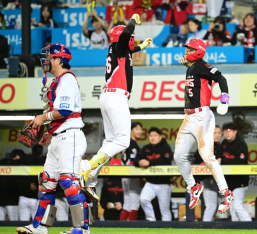 <b>카스트로 투런</b> 홈런 폭발! 삼성 페덱 무너뜨린 KIA의 결정적 한 방