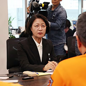 추미애 "화형 당해도 소방 혁신"· · · 이준석 "애꿎은 소방만 도발"