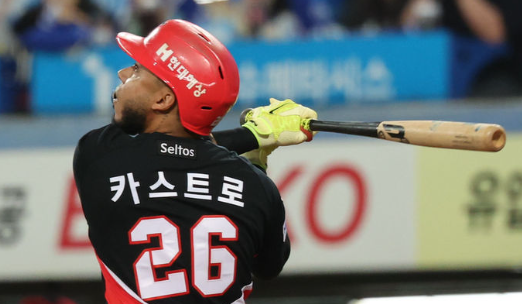 페덱 무너뜨린 기아 <b>카스트로 홈런</b> 대폭발! PO 1차전 승기를 잡은 진....
