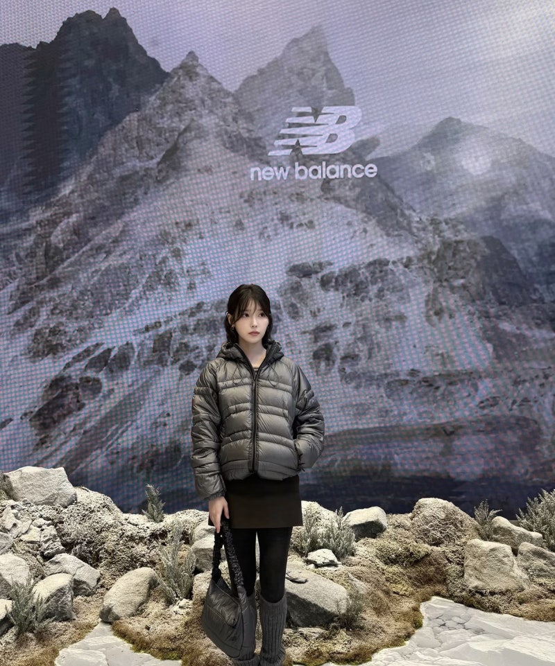 아이유, 패딩 하나 입었을 뿐인데…겨울 코디가 이렇게 예쁠 일?