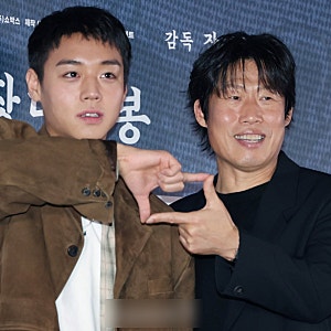 '왕과 사는 남자' 유해진, '암살자(들)' 논란 한복판에서 대통령 표창 유력?… 백상 대상 이어 ....