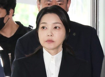 “결국 연말까지 <b>구속</b>됐다” <b>김건희 추가</b> <b>영장</b> 발부, 대법원이 밝힌....